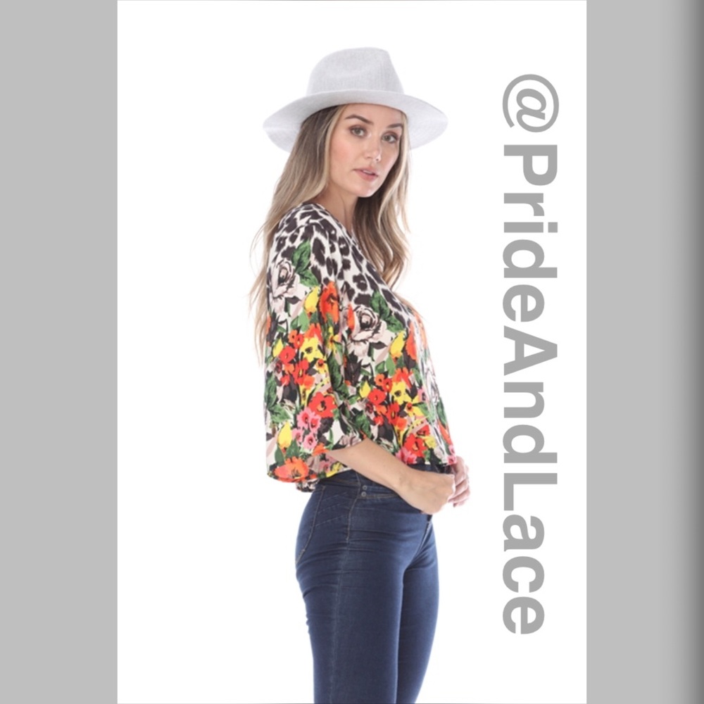 LAST 3️⃣ ✨WHITE LEOPARD/FLORAL PRINT 3/4 SLEEVE BLOUSE - Picture 2 of 3